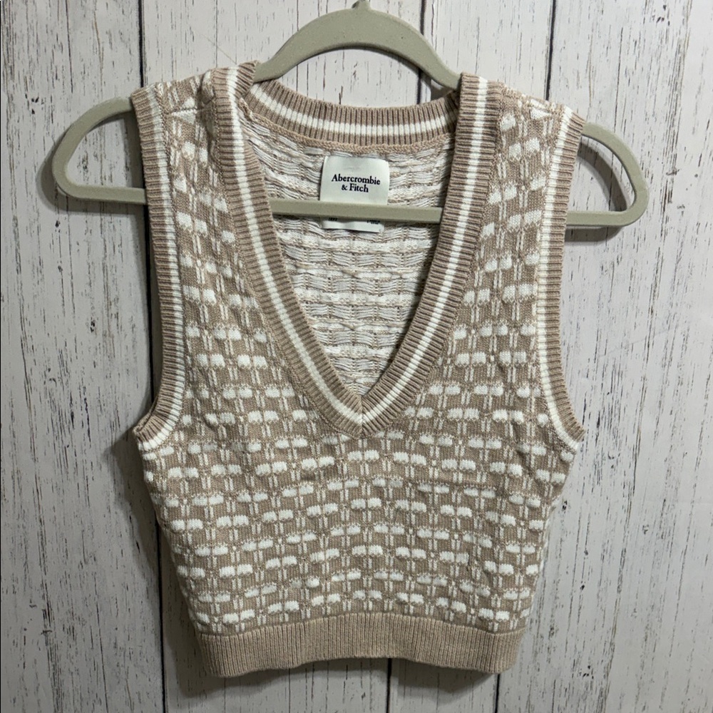 Abercrombie & Fitch Tan and White Knit Sweater Vest